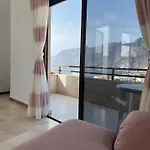 Small In 4 Bedroom Penthouse Spectacular Patio Views * Puerto de Santiago (Tenerife)