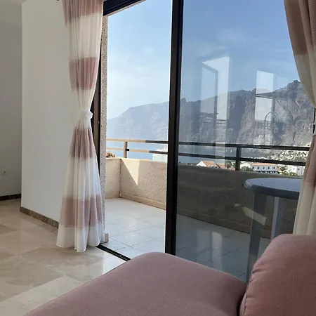 4 Bedroom Penthouse 180 M2 Huge Private Patio With Spectacular Views 4* Puerto de Santiago (Tenerife)