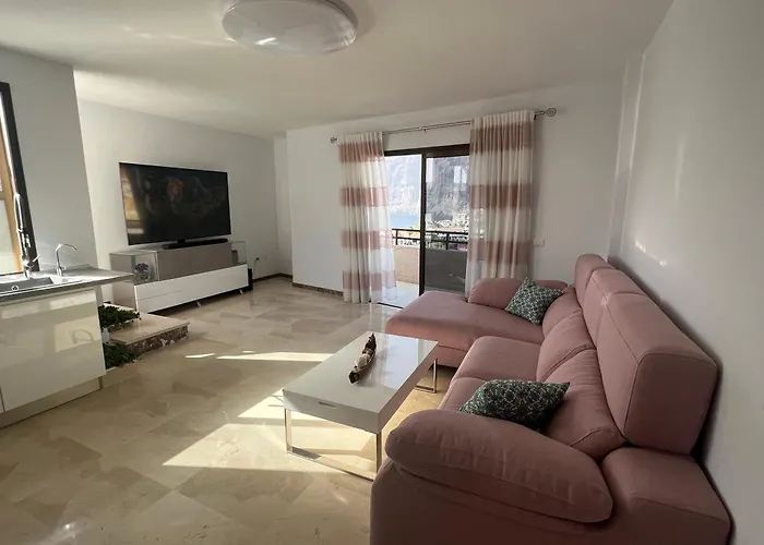 Small In 4 Bedroom Penthouse Spectacular Patio Views Frühstückspension Puerto de Santiago (Tenerife)