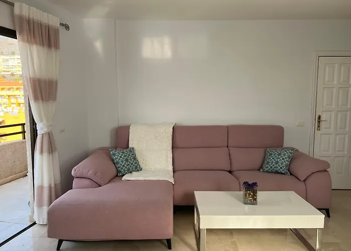 Small In 4 Bedroom Penthouse Spectacular Patio Views * Puerto de Santiago (Tenerife)
